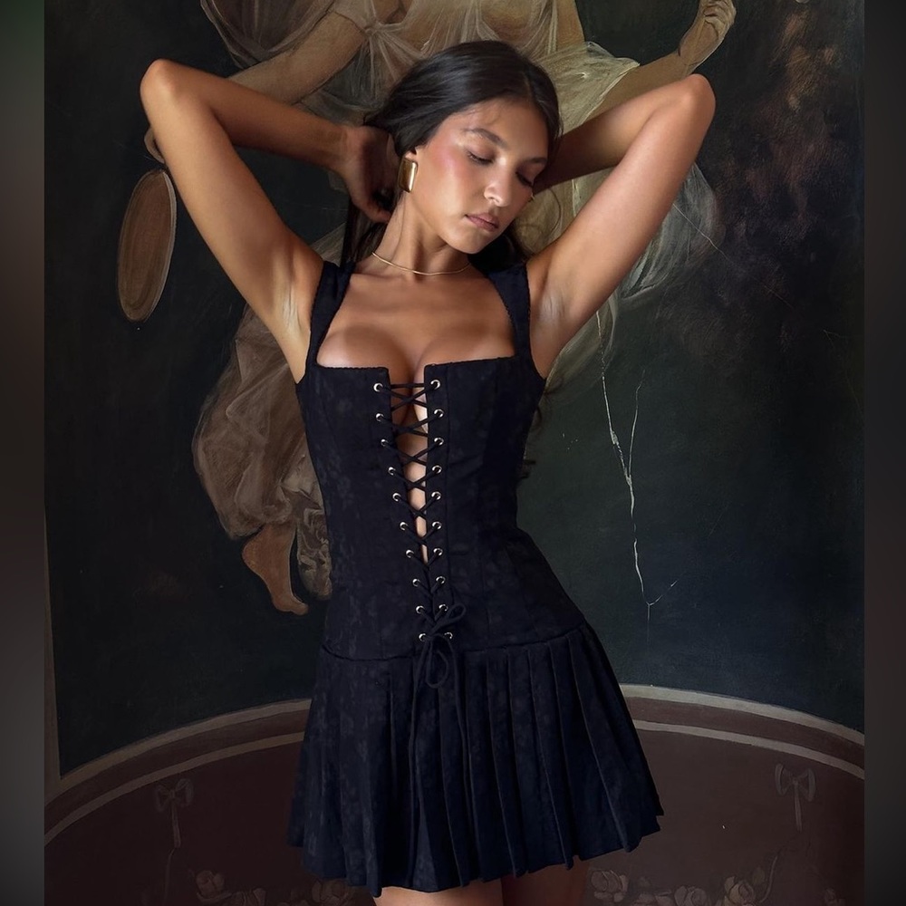 House of CB ‘Talia’ Black Pleated Mini Dress NWOT - Picture 7 of 14